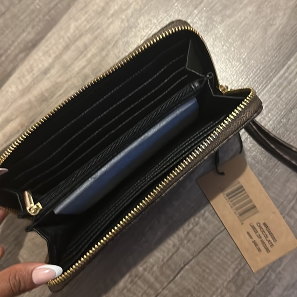 Women’s Wallet - Picture 2 of 3